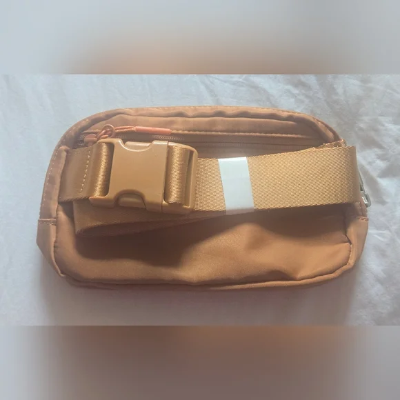 RARE Lululemon Everywhere Belt Bag 1L; ARTIFACT (Brown/Gold); Crossbody; Unisex - Picture 12 of 16